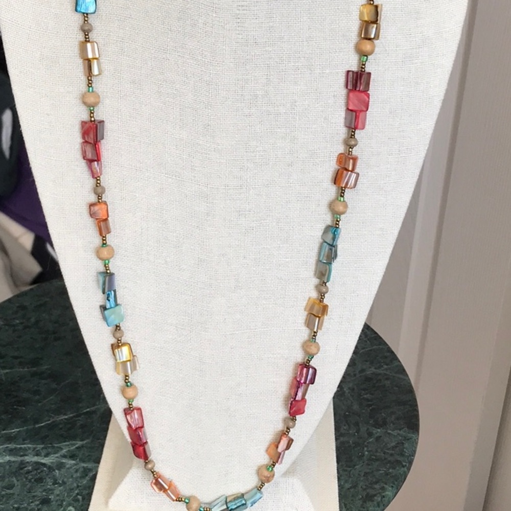 Multicolor shell chip necklace
